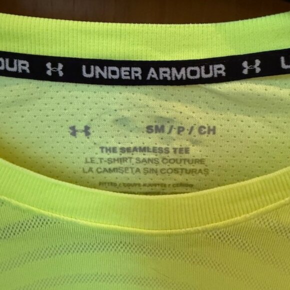 Pre-Loved Unisex Under Armour Athletic Tee - Men's S/Women's M - Picture 2 of 4